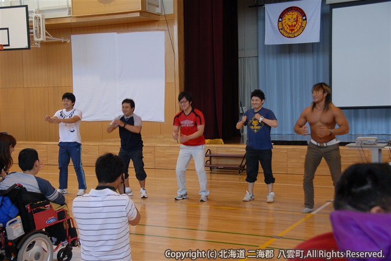 H23.07.01 新日本プロレス棚橋選手 八雲養護学校訪問