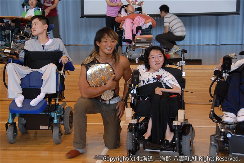 H23.07.01 新日本プロレス棚橋選手 八雲養護学校訪問