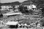 昭和36年　雲石小学校と防火貯水槽での水泳大会